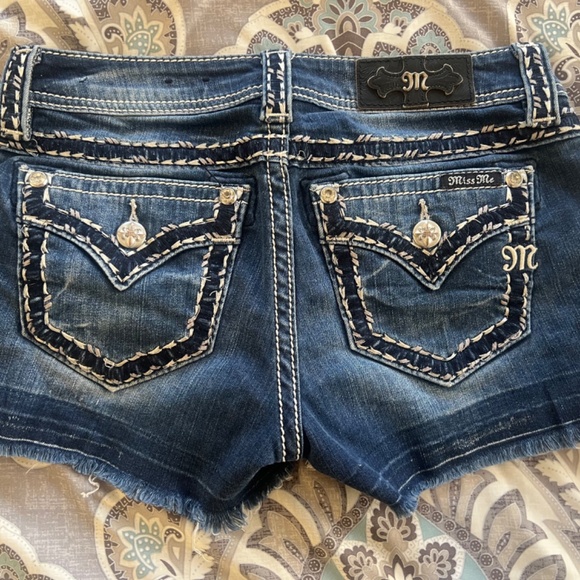 Miss Me Shorts - Picture 2 of 3